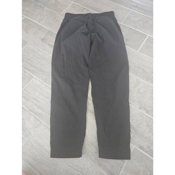 Women's Athleta Pull On Athletic Cropped Pants Black Size 6 - Picture 7 of 8